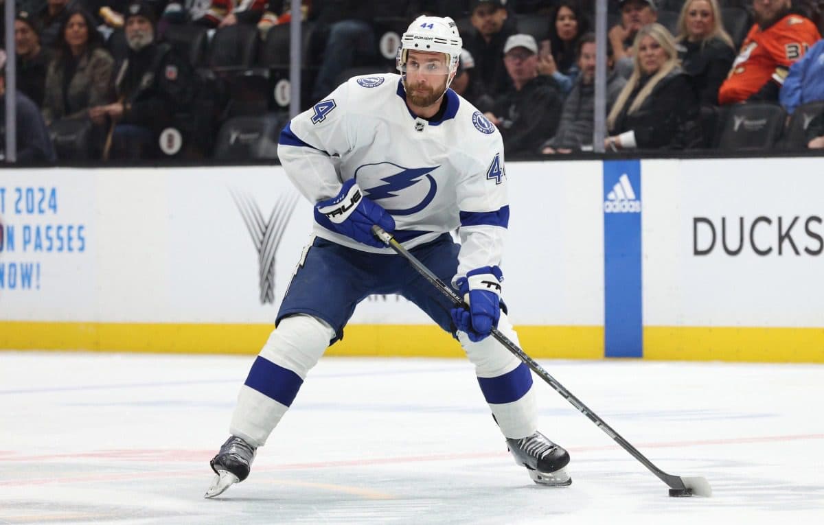 Kiviranta, de Haan, MacDonald sign contracts with Colorado Avalanche 