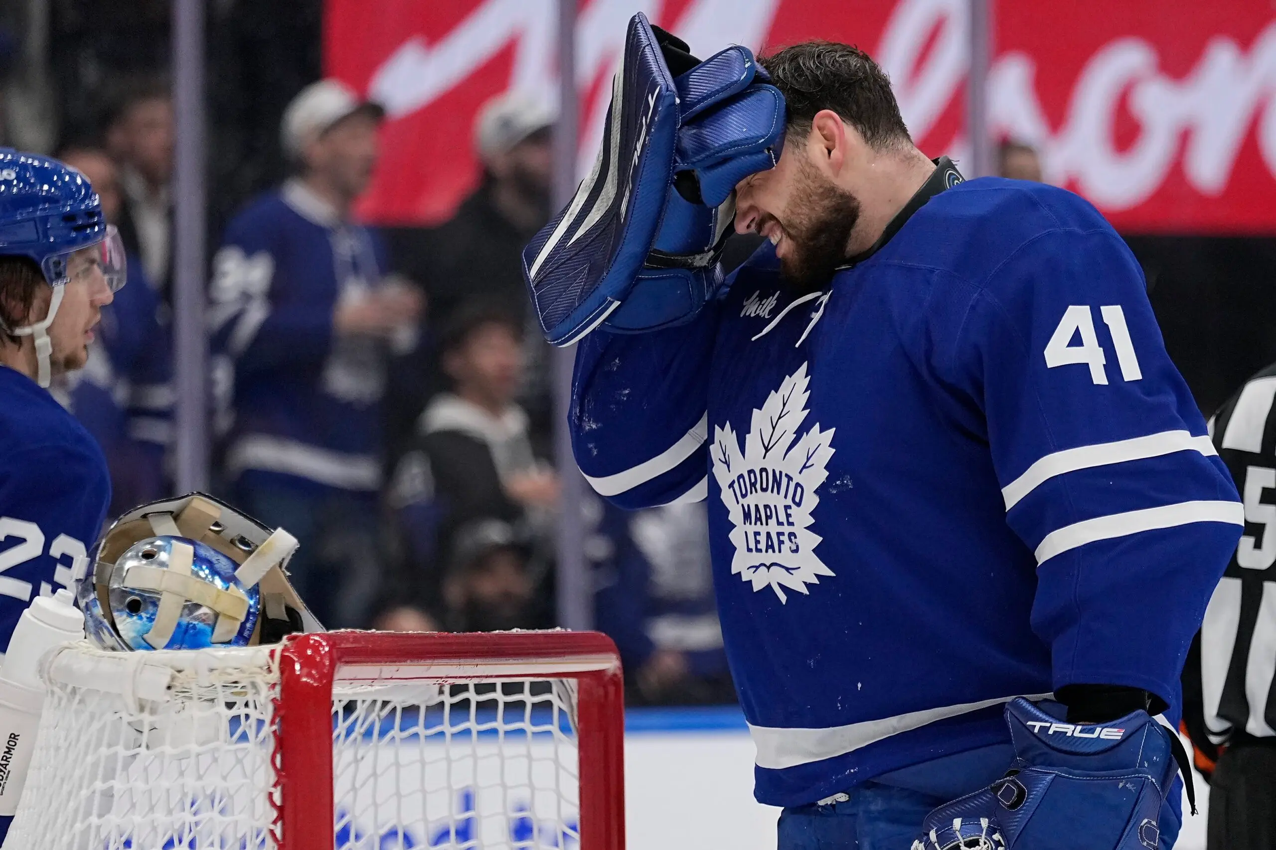 Leafs’ Anthony Stolarz leaves Game 1 against Panthers
