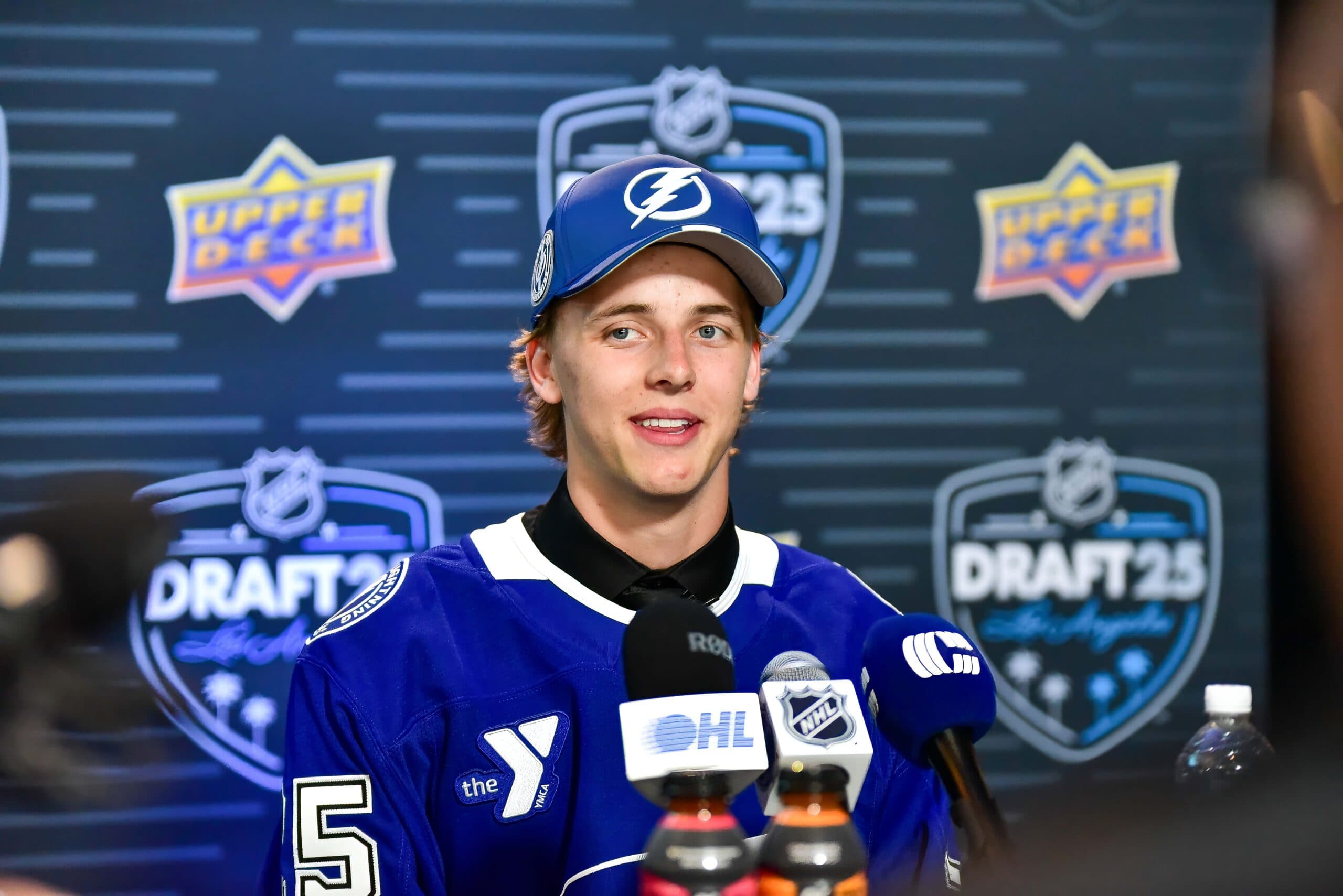 Lightning sign Ethan Czata to entry-level contract