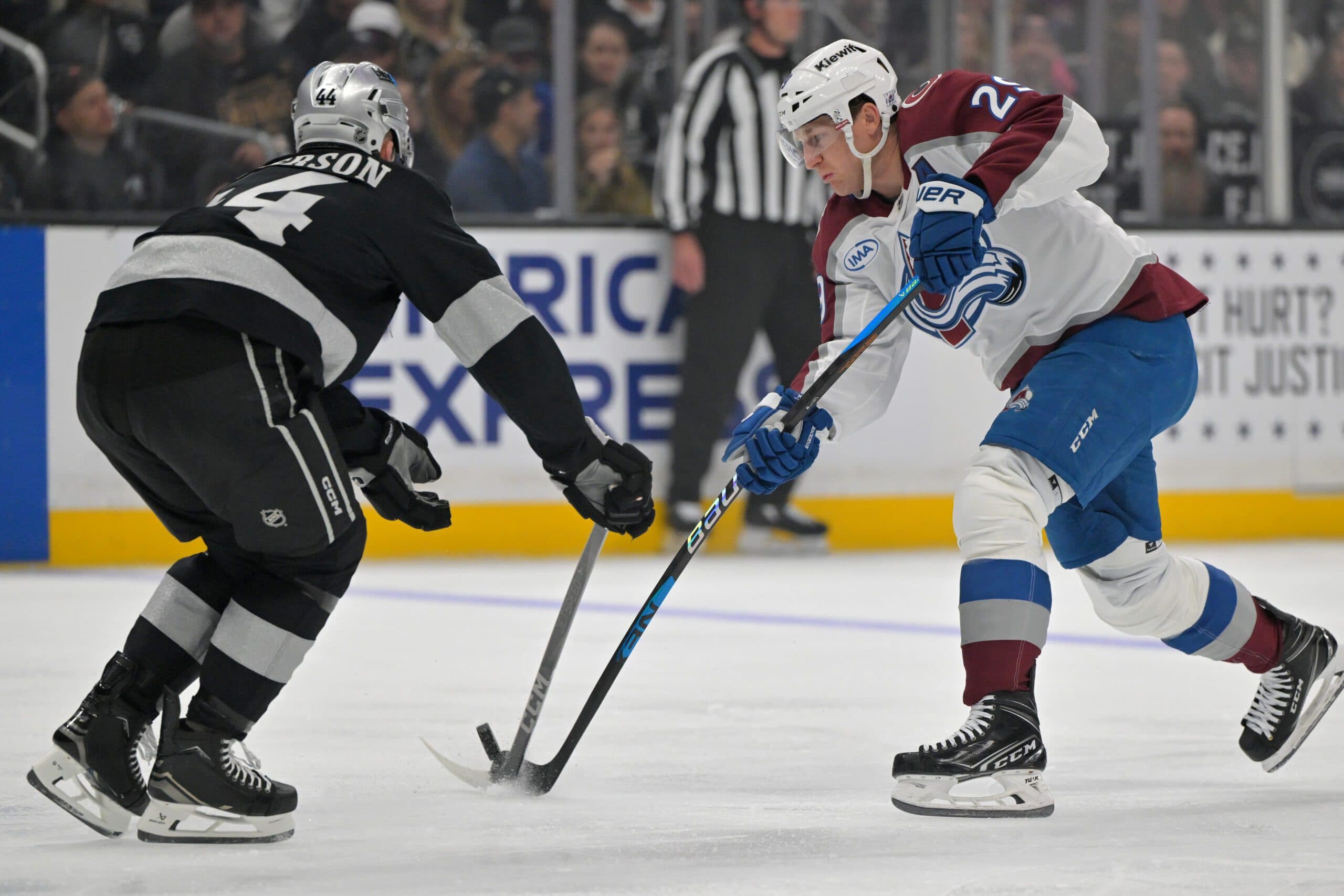 Nathan MacKinnon passes Joe Sakic to set Avalanche points record