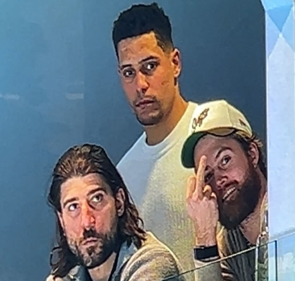 Leafs’ Nylander apologizes for giving camera middle finger during game broadcast