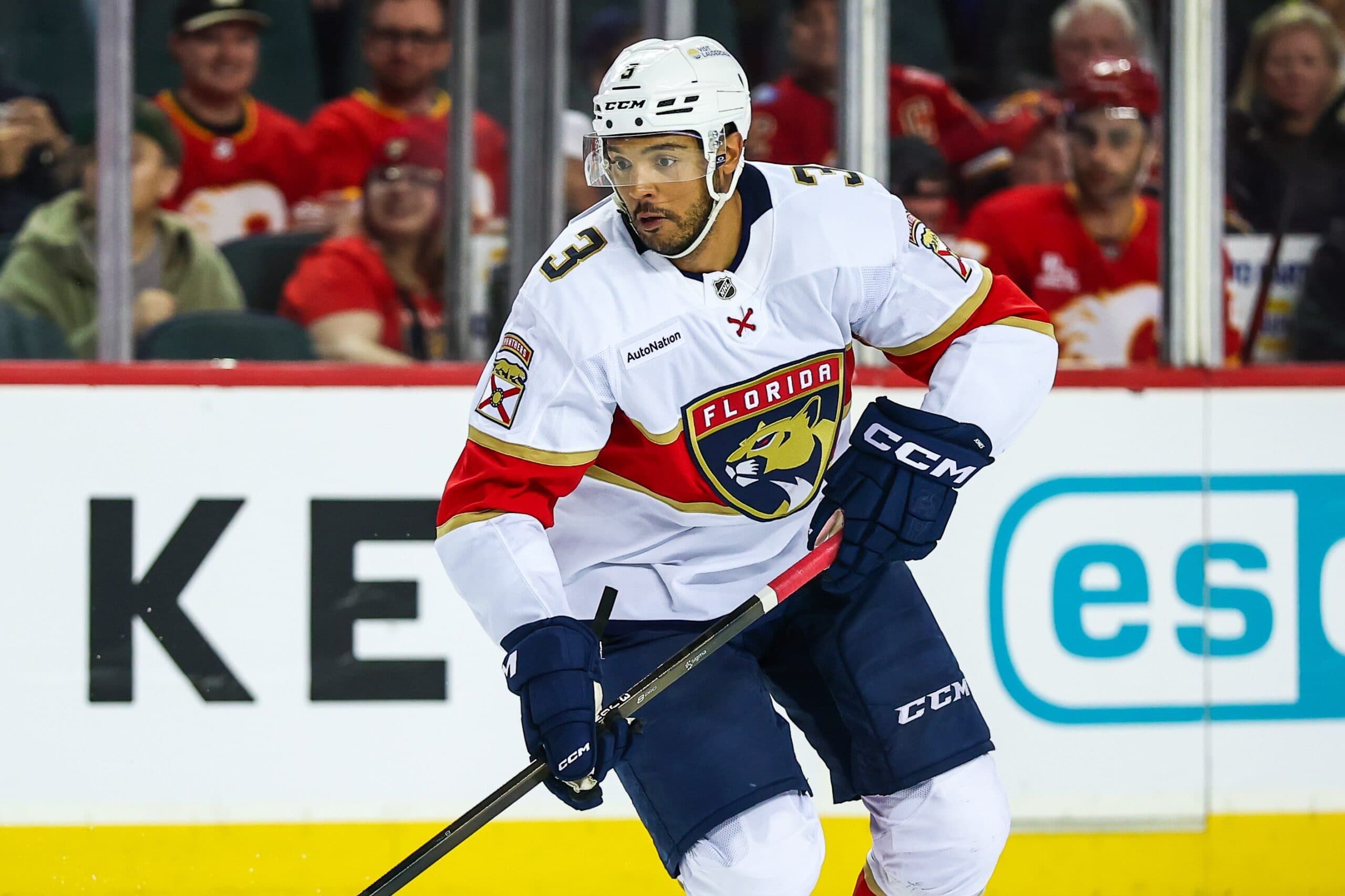 Panthers’ Seth Jones suffered broken foot against Canadiens