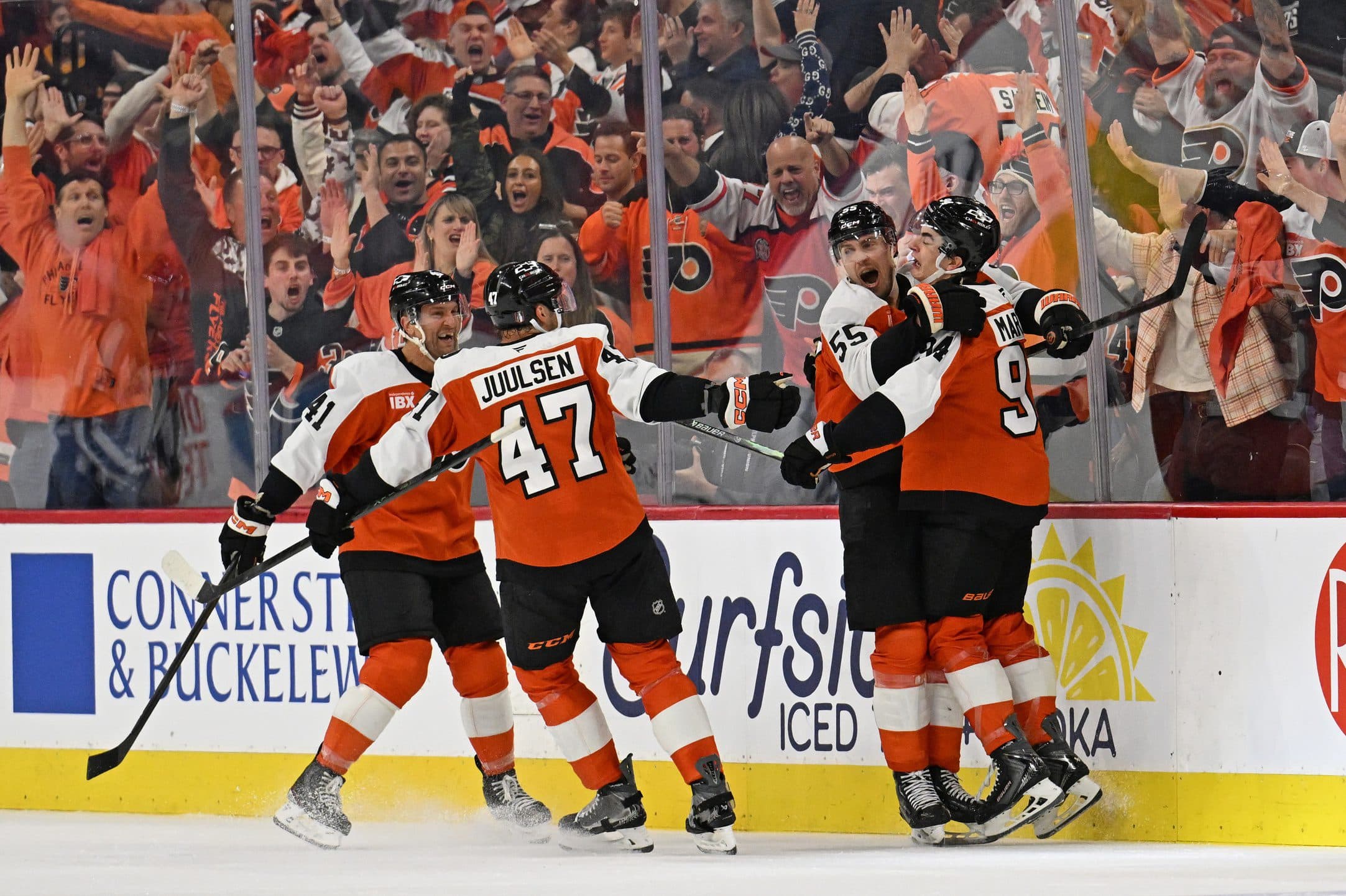 Flyers defeat Penguins, advance to second round