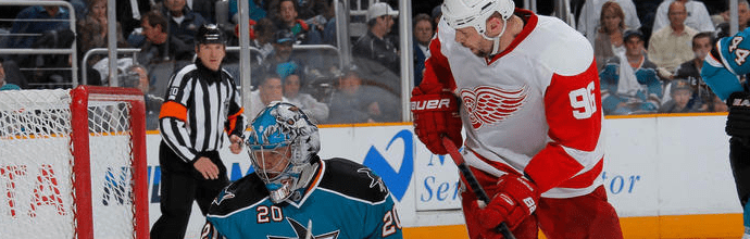 Tomas Holmstrom Re-signs for Two Years