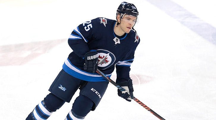 Paul Stastny is staying in Winnipeg on a one-year deal