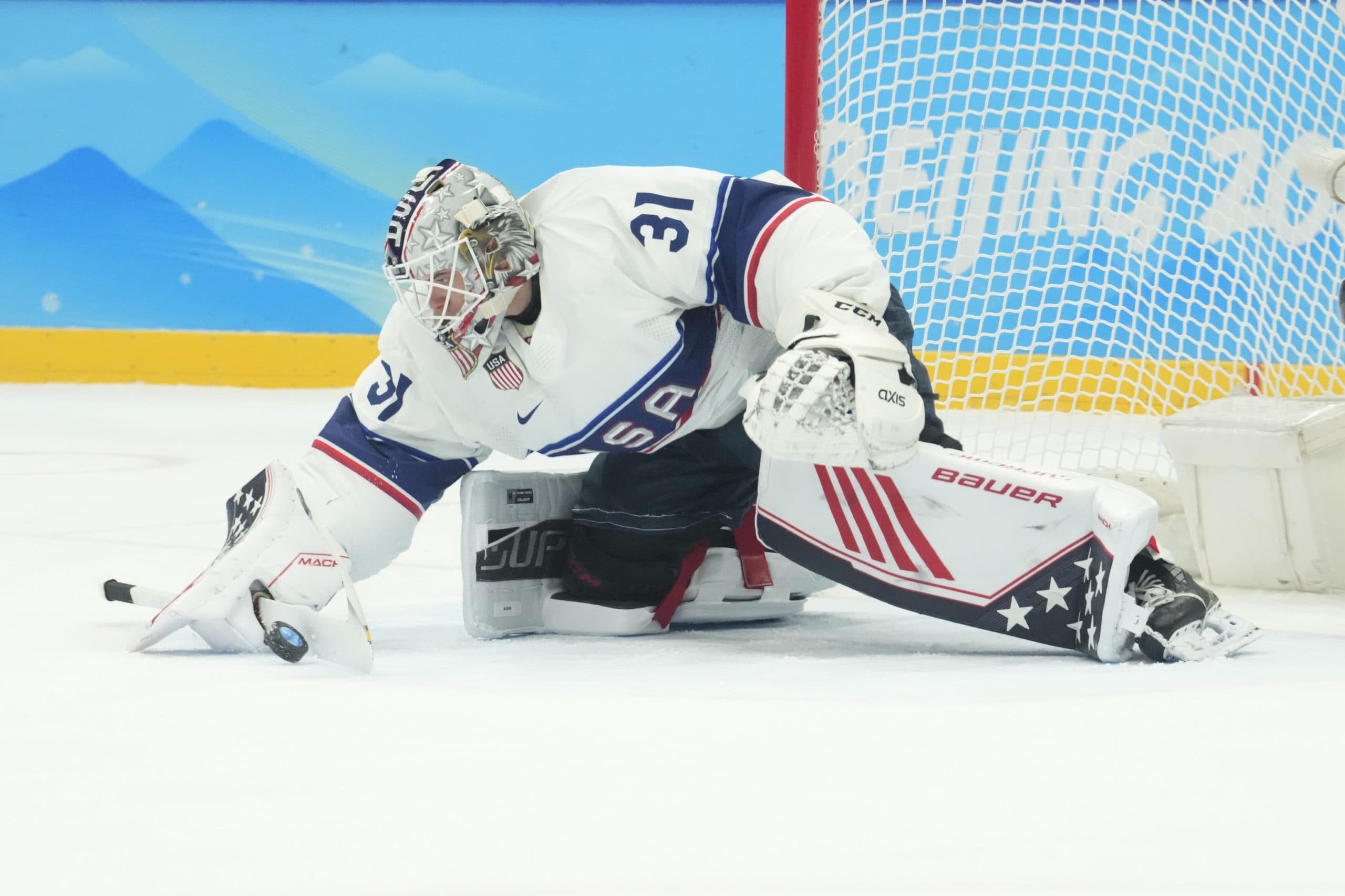 San Jose Sharks sign goaltender Strauss Mann to an entry-level contract