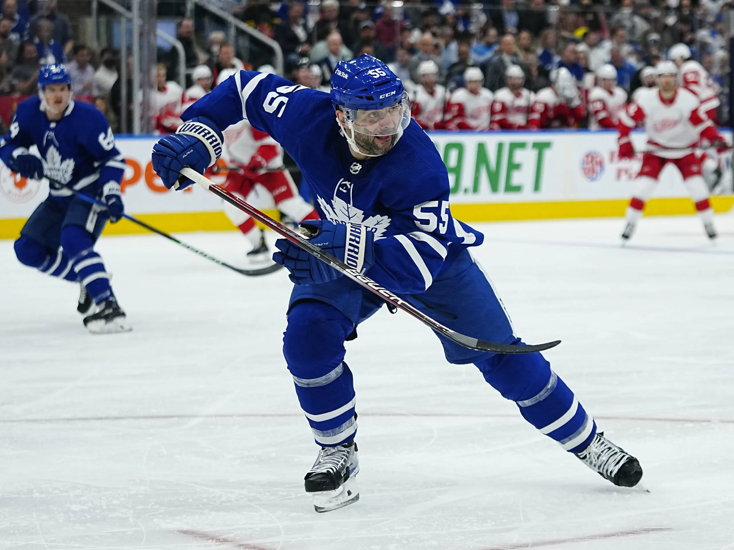 Toronto Maple Leafs sign Mark Giordano to two-year contract extension