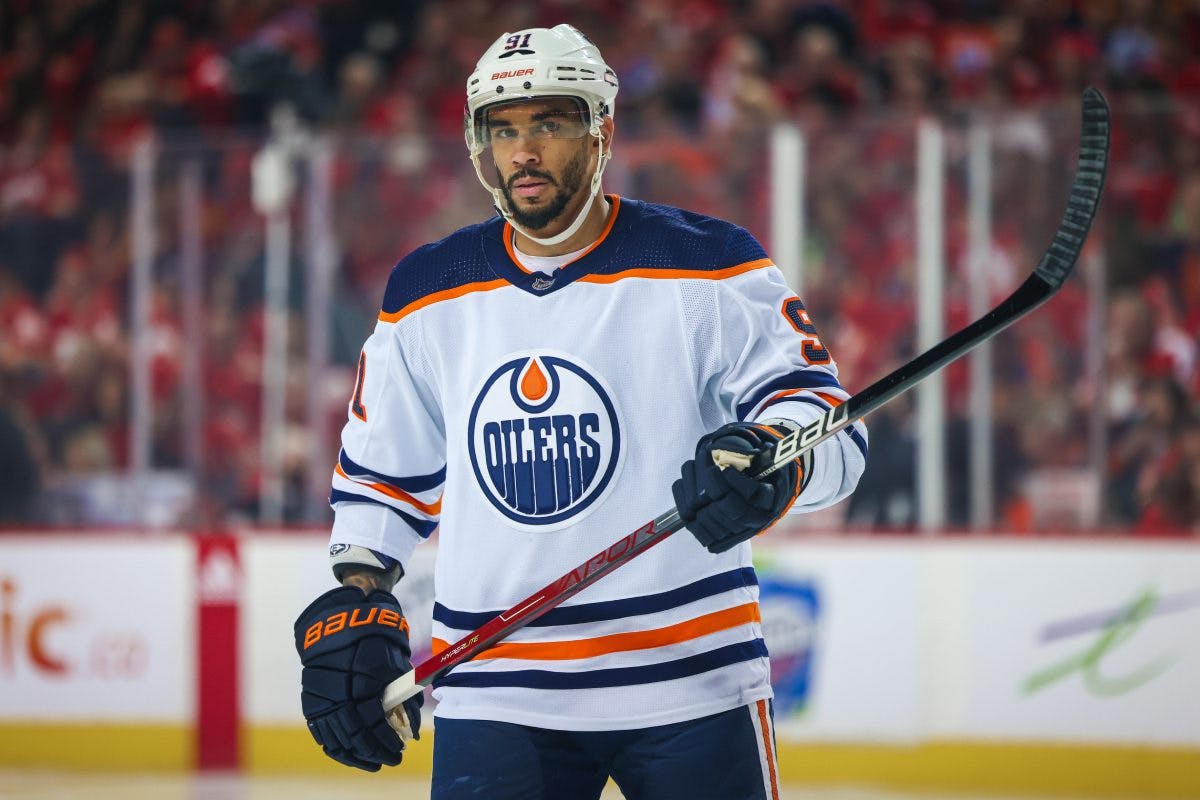 Edmonton Oilers’ Evander Kane leaves game after accidental skate blade cut to wrist