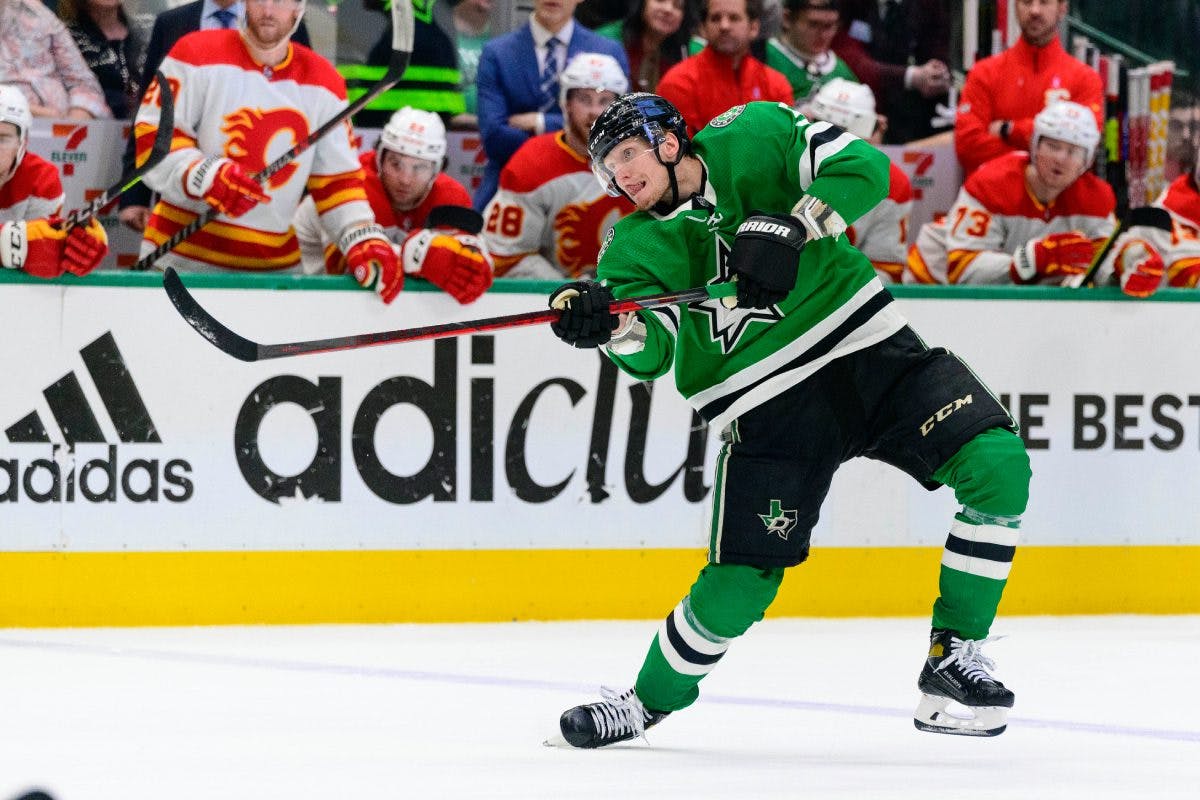 Anaheim Ducks reportedly sign John Klingberg to one-year contract