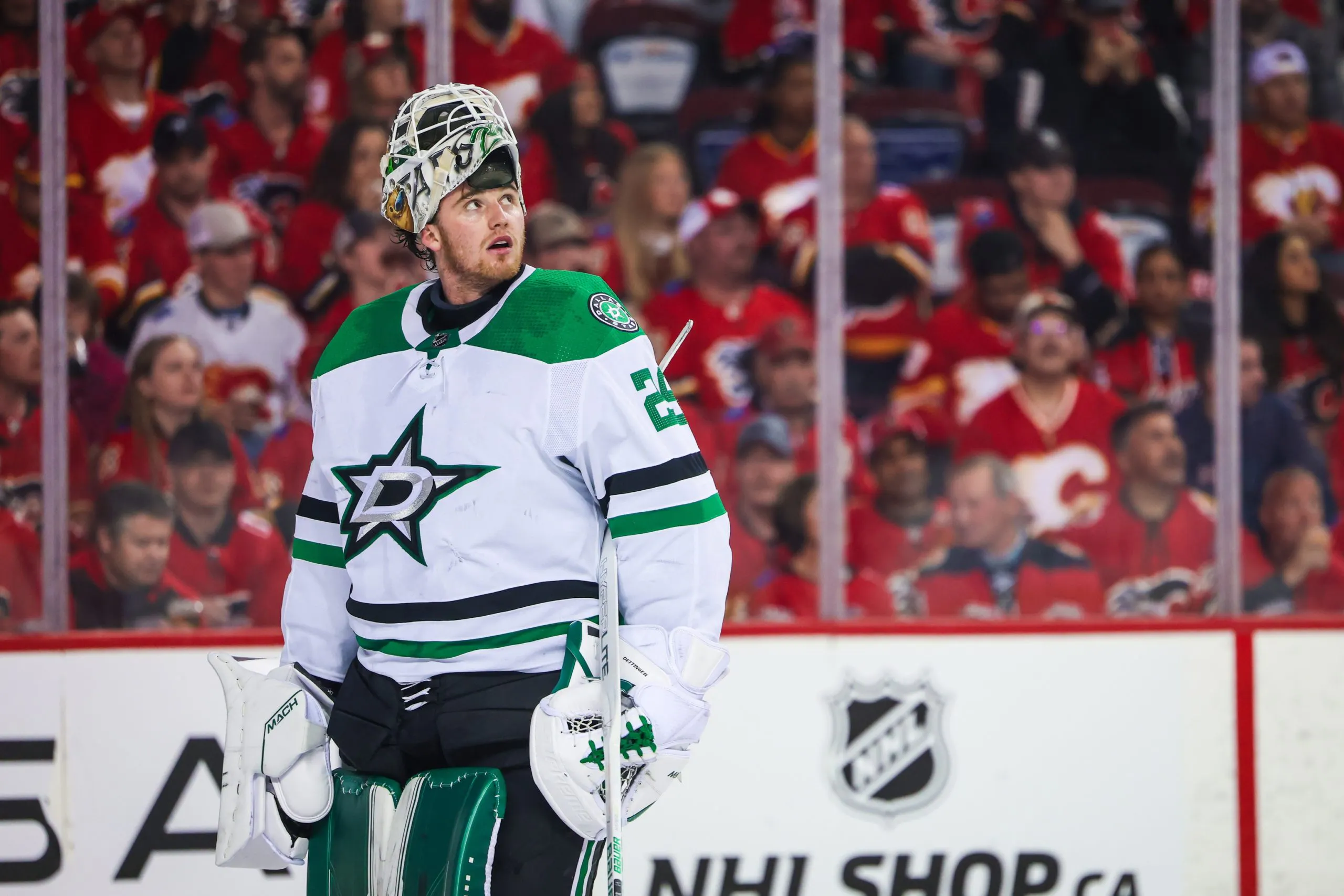 Dallas Stars re-sign Jake Oettinger to three-year contract