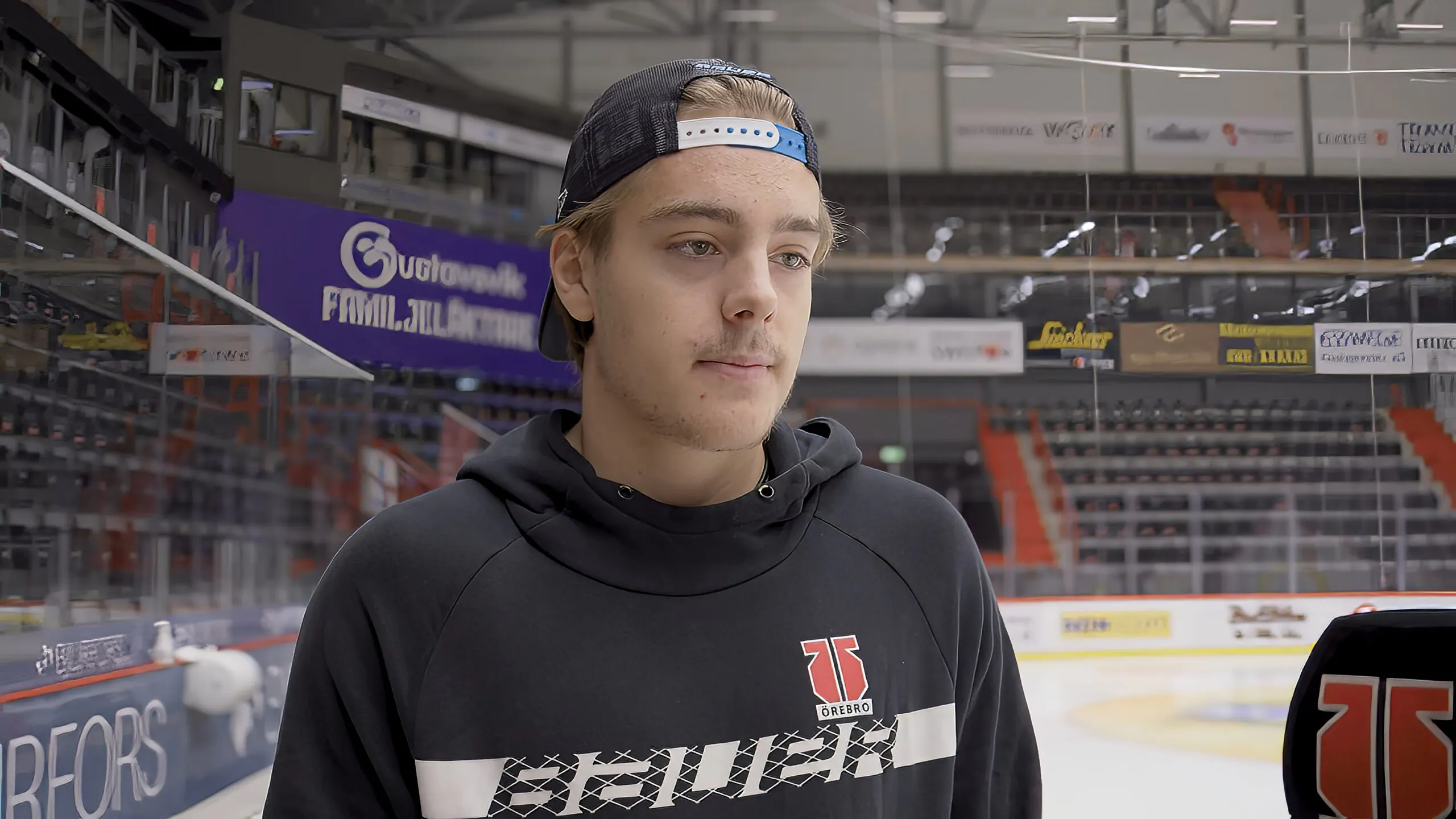 What makes Leo Carlsson one of the top prospects for the 2023 NHL Draft