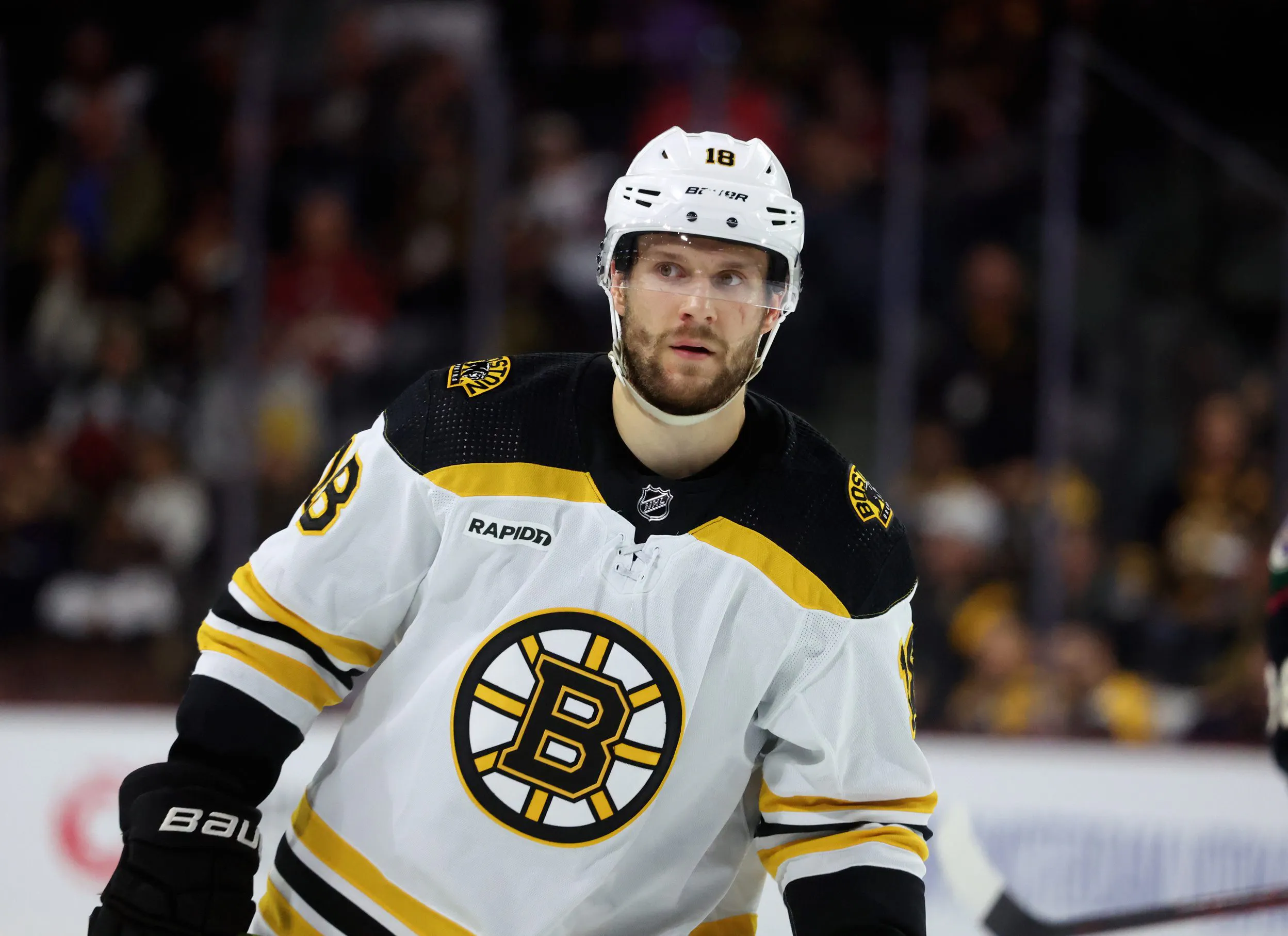 Bruins’ Pavel Zacha leaves game vs. Coyotes with upper-body injury, will not return