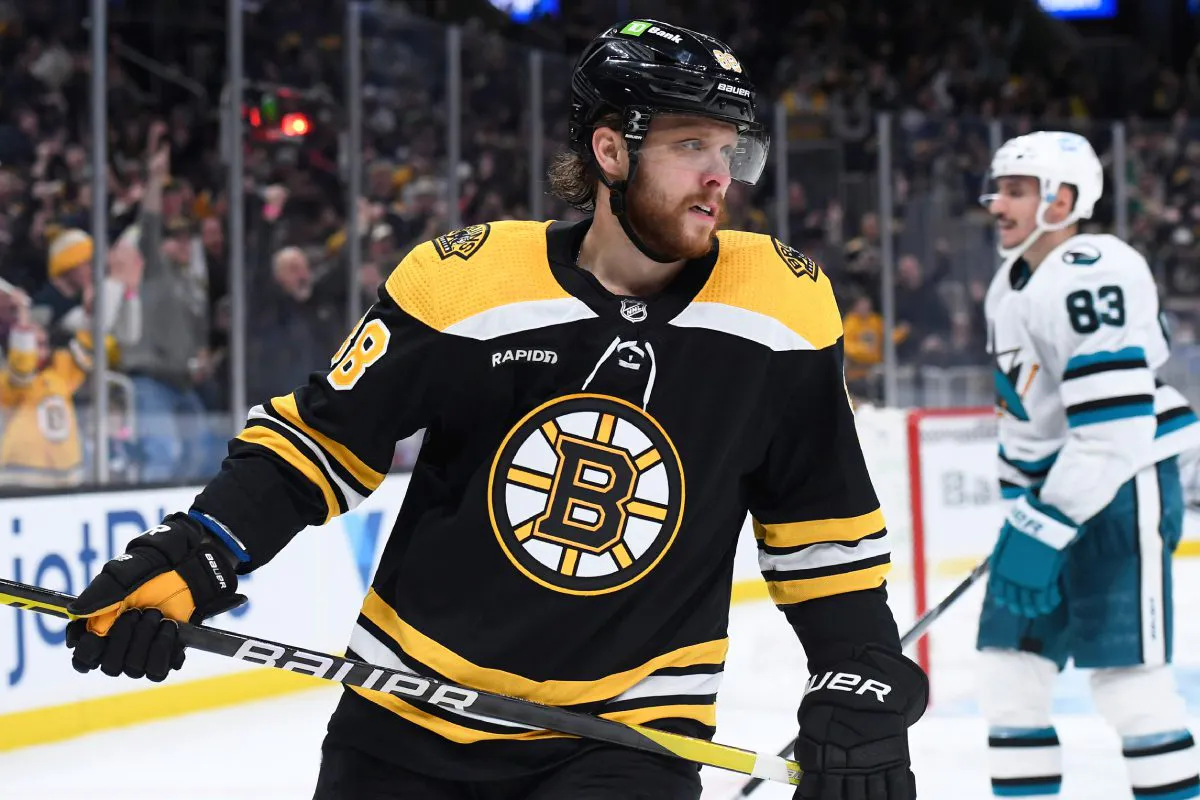 Boston Bruins sign David Pastrnak to eight-year extension with $11.25 million AAV