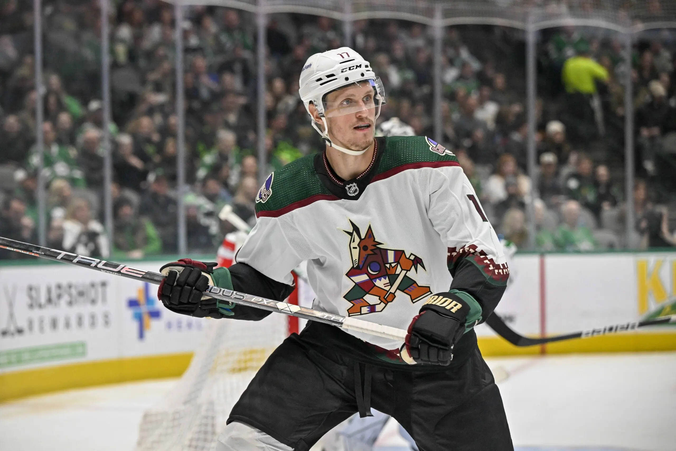 Edmonton Oilers acquire Nick Bjugstad from Arizona Coyotes