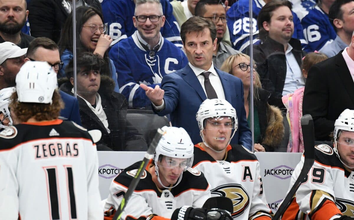Anaheim Ducks, coach Dallas Eakins part ways after 4th-straight losing season