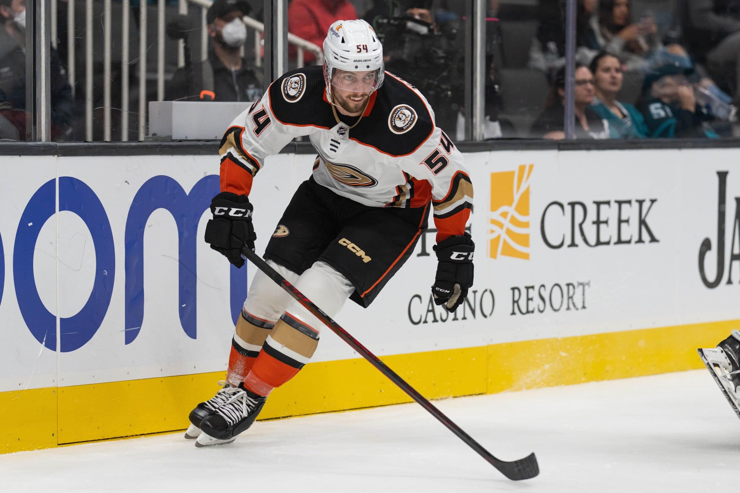 Arizona Coyotes sign forward Justin Kirkland to one-year contract