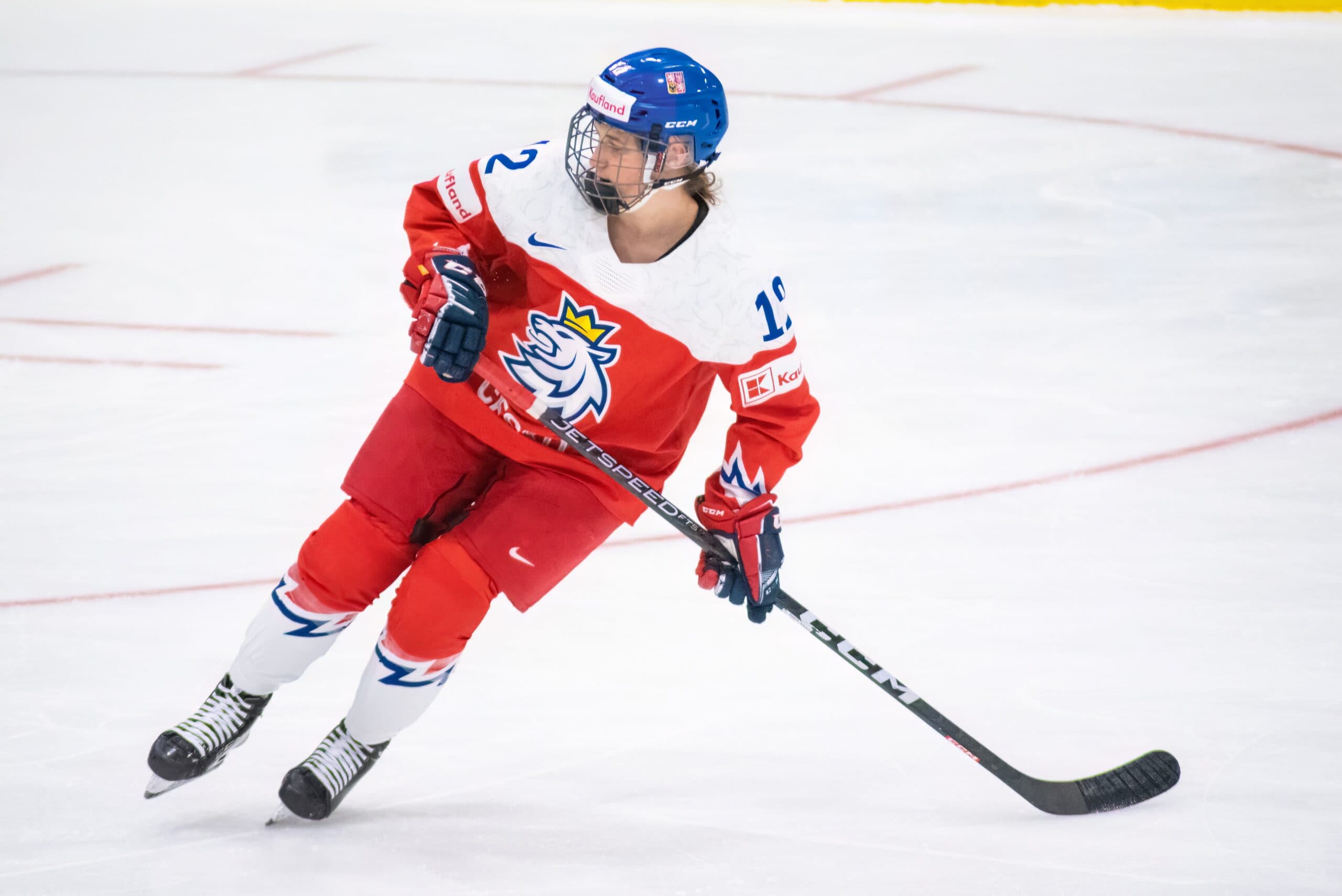 PWHL Minnesota signs Britta Curl, Klara Hymlarova to two-year contracts