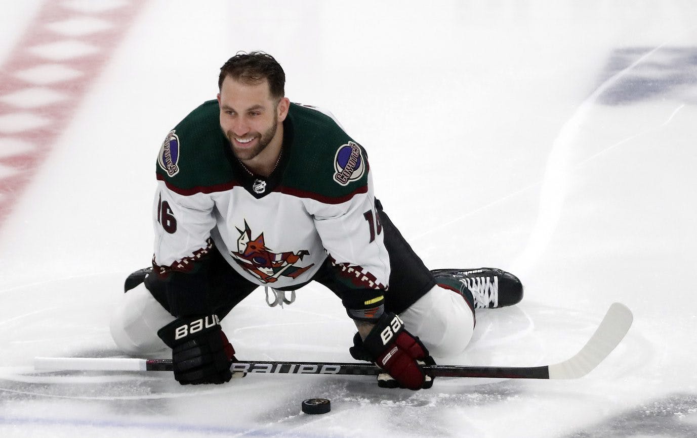 Report: Arizona Coyotes holding Jason Zucker out of lineup for trade-related purposes