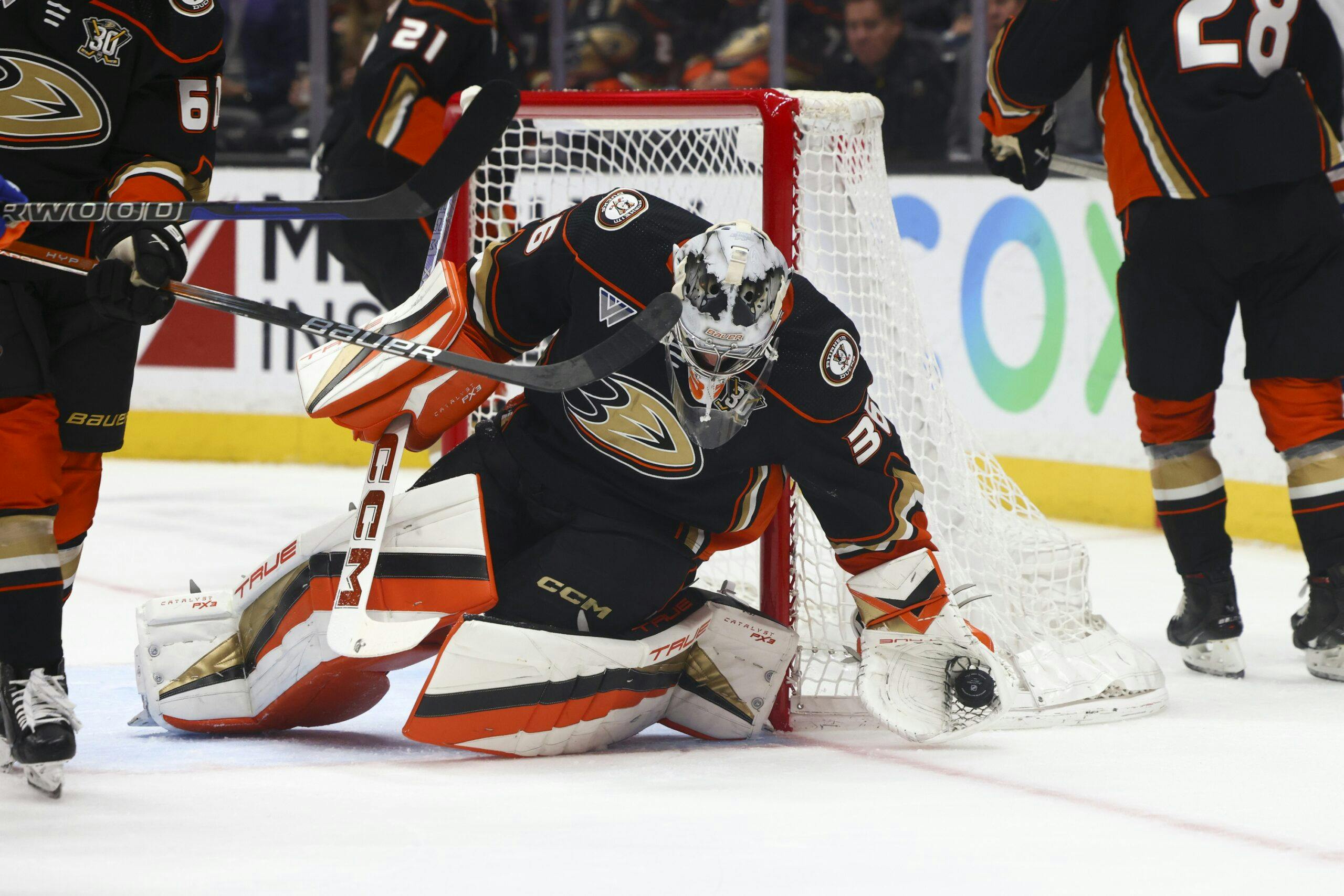 Anaheim Ducks’ John Gibson leaves game vs. Oilers with lower-body injury