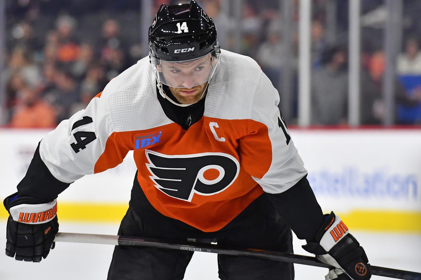 Flyers’ Sean Couturier exits game against Nashville with injury