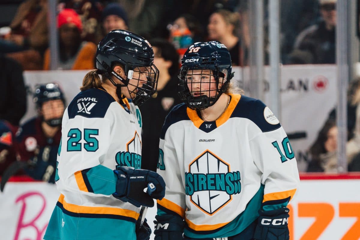 New York Sirens forwards Alex Carpenter and Sarah Fillier