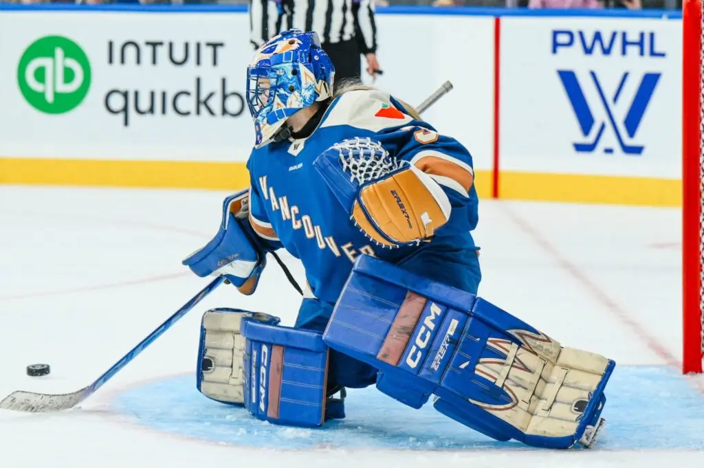 Vancouver Goldeneyes goaltender Emerance Maschmeyer