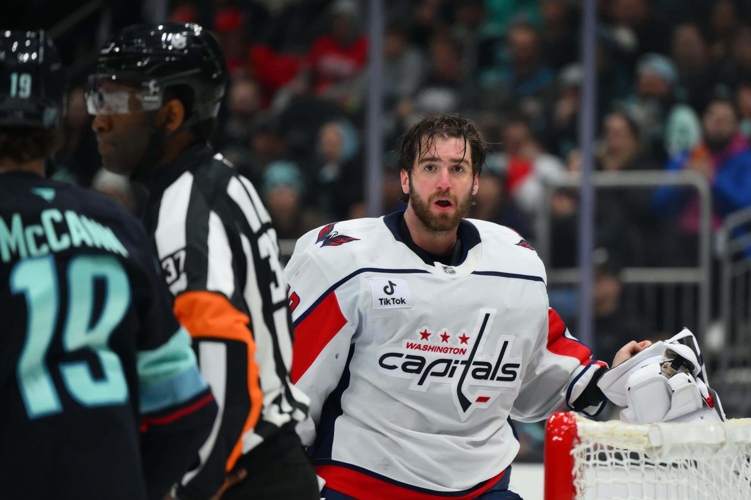 Capitals’ Logan Thompson out day-to-day with upper-body injury