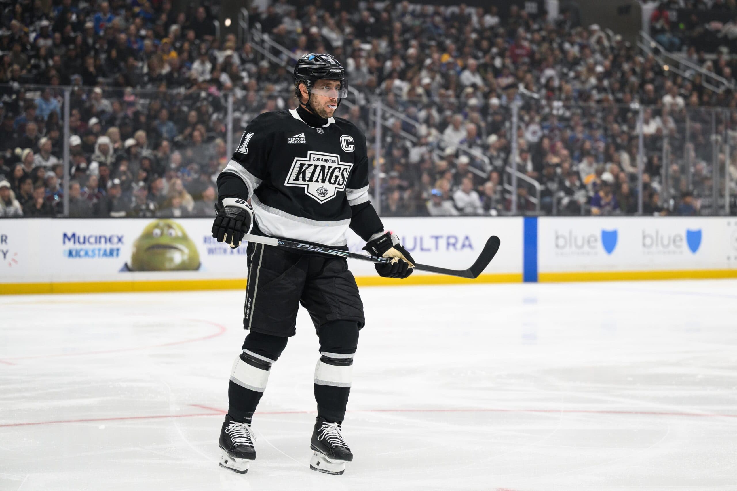 Kings fans pay tribute to Anze Kopitar in final NHL game