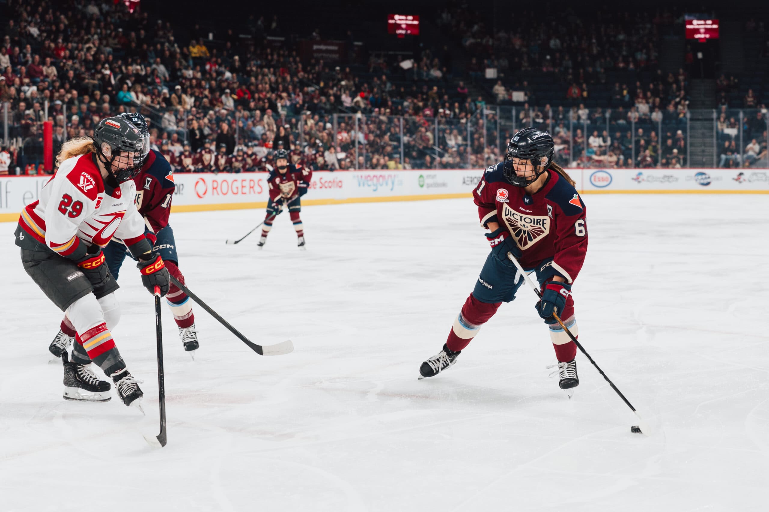 Victoire rally late, beat Charge in overtime in Game 1