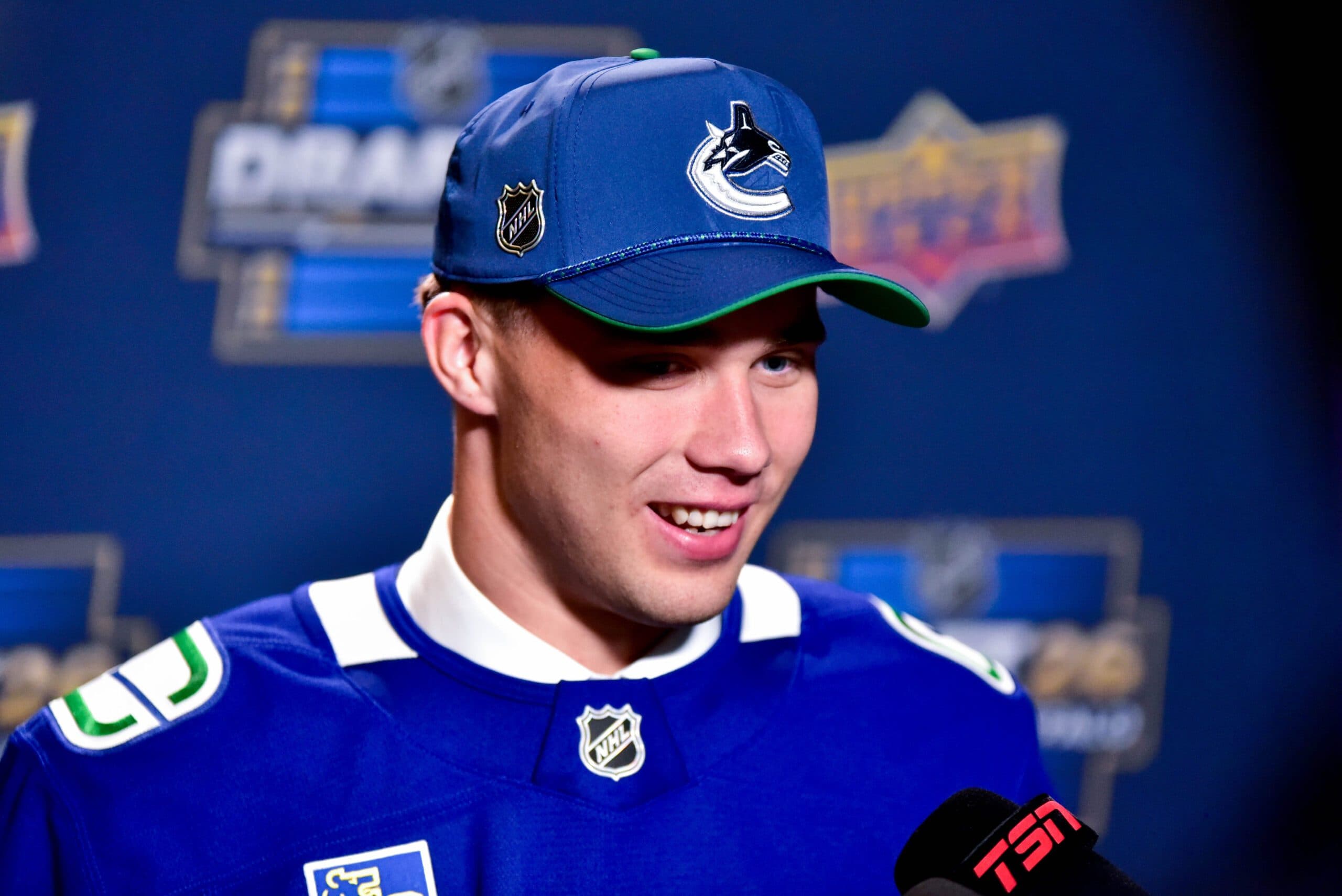 Canucks sign Adam Novotny to entry-level contract