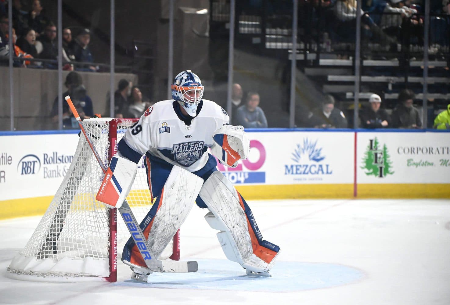 Islanders re-sign Henrik Tikkanen to one-year contract