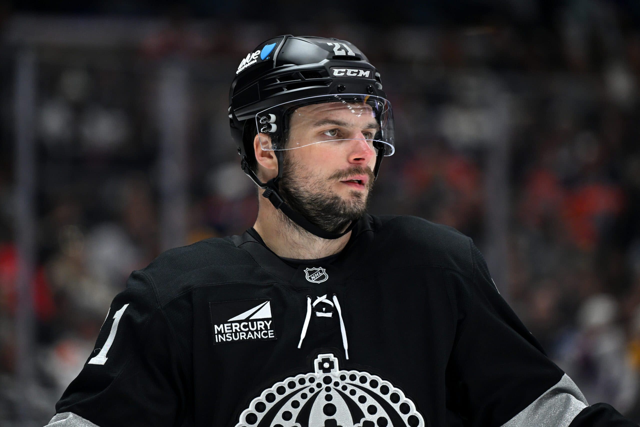 Kings sign Scott Laughton to three-year contract