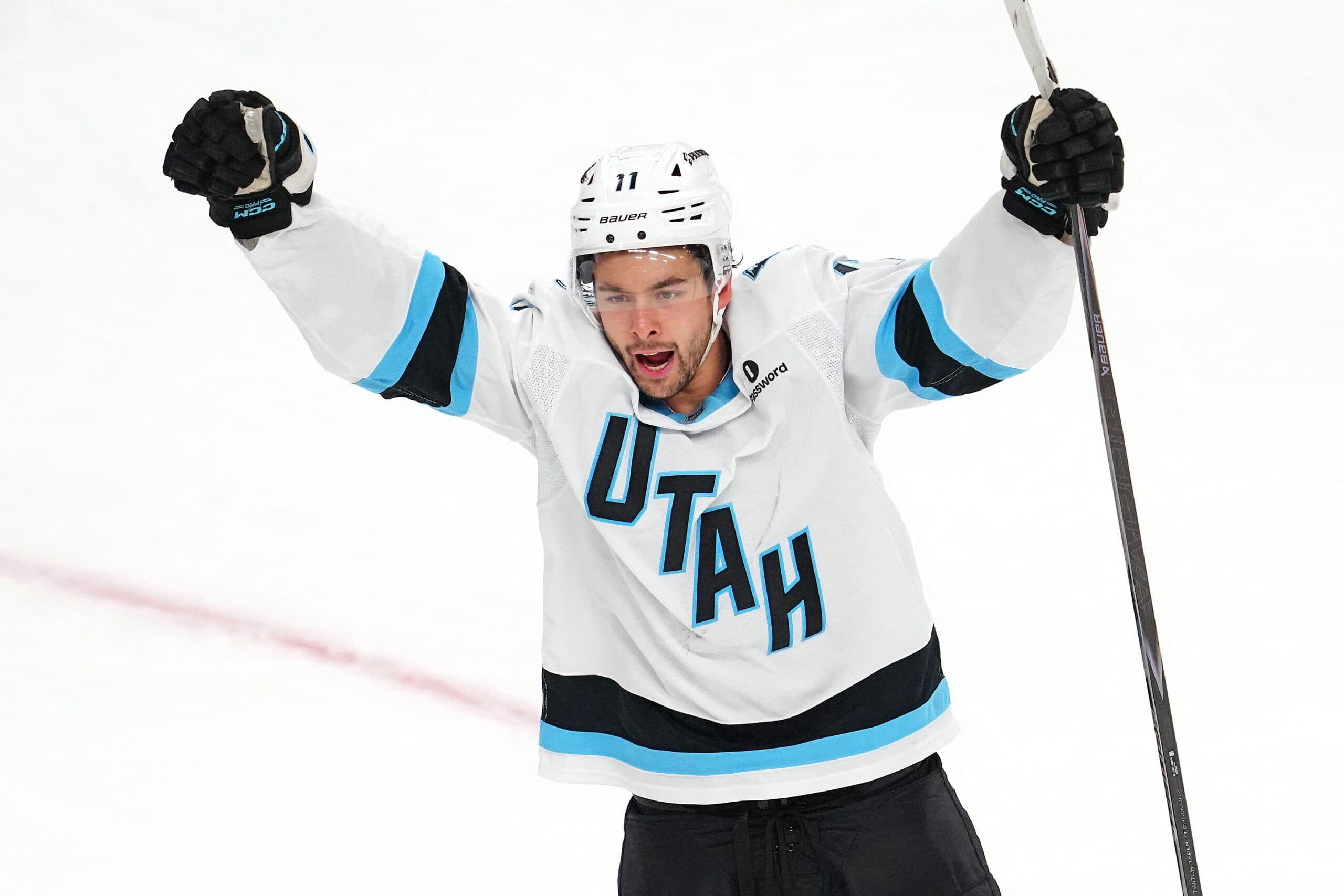 Utah Mammoth right winger Dylan Guenther