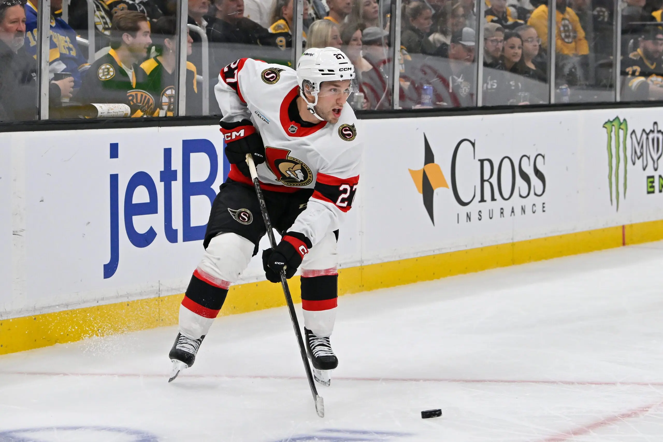 Senators’ William Eklund leaves game with lower-body injury