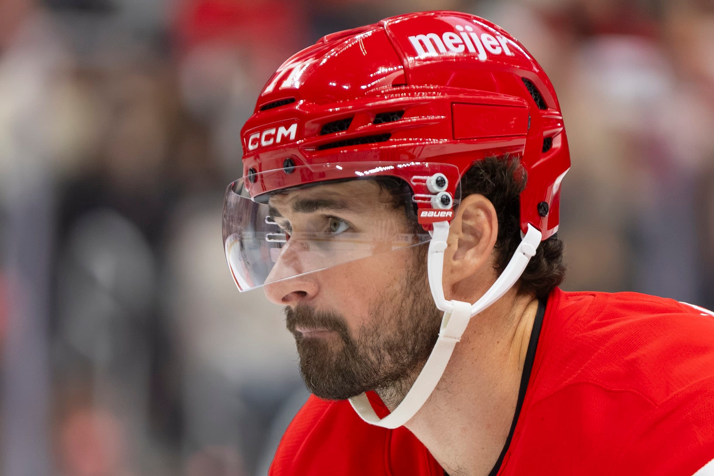Report: Red Wings’ Larkin expands trade list to 10 teams